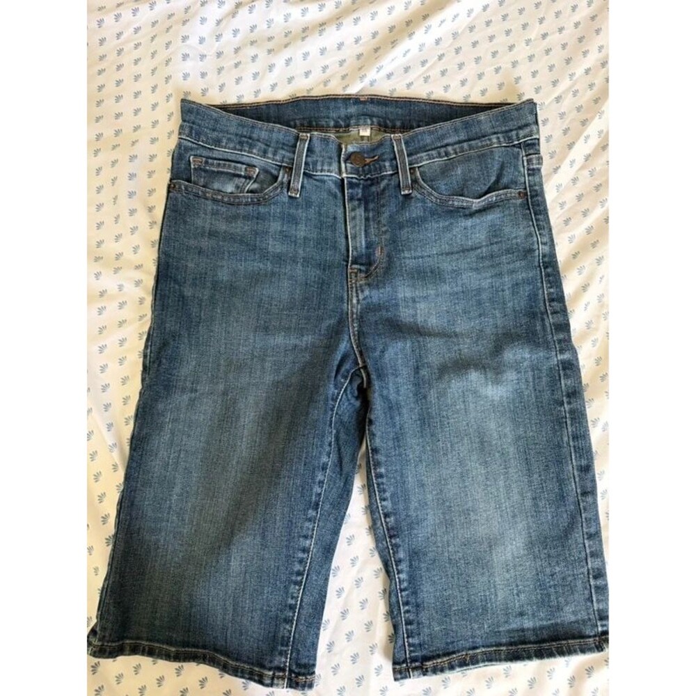 Levi’s Capris - Picture 3 of 4